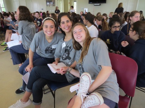 Senior leaders Isabella Alfonso, Maddie Bales, and Caroline Lamoutte before the big speeches. 