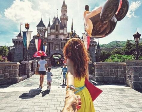 traveling-couple-hong-kong-disney-land