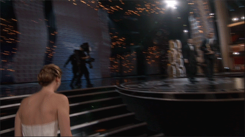 Jennifer-Lawrence-Trips-Oscars