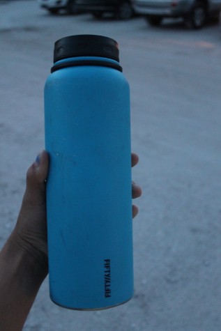 (Photo credit: Keri Kelly) If you are searching for an all-purpose, indestructible bottle, fifty/fifty fits the bill. They come in seven different sizes, each vacuum insulated to keep your water ice cold for twelve hours. This bottle may cater to the interests of people who frequently enjoy the great outdoors and Florida sun.