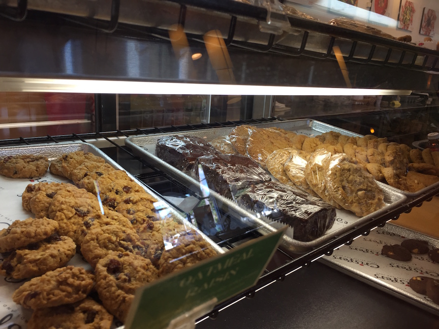 Cookies are a casual no brainer when it comes to christmas gifts! Who doesn't love cookies?