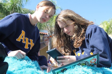 (Credit: Keri Kelly) Juniors Sydney Sommer and Cris Renner often use their lunch periods to collaborate on homework problems.