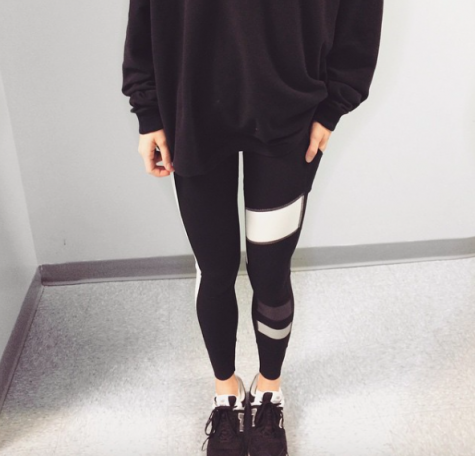 Senior, Avery Stanechewski, spices up her simple, yet comfortable outfit with some fun leggings. The design adds a pop to the outfit for sure!