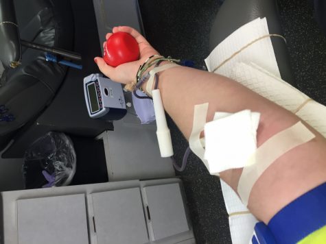Student snaps quick pic while donating blood