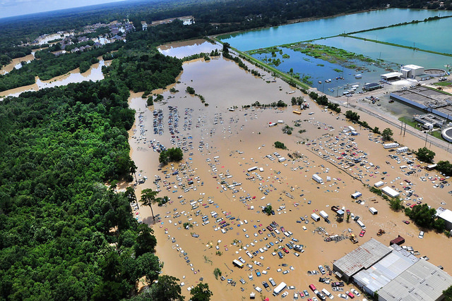 A+view+from+an+MH-65+Dolphin+helicopter+shows+flooding+and+devastation+in+Baton+Rouge%2C+Louisiana%2C+15+August+2016%2C+where+service+members+have+rescued+residents+and+provided+relief.%0ACredit%3A+Courtesy+of+United+States+Coast+Guard%2FMelissa+Leake%2FFlikr